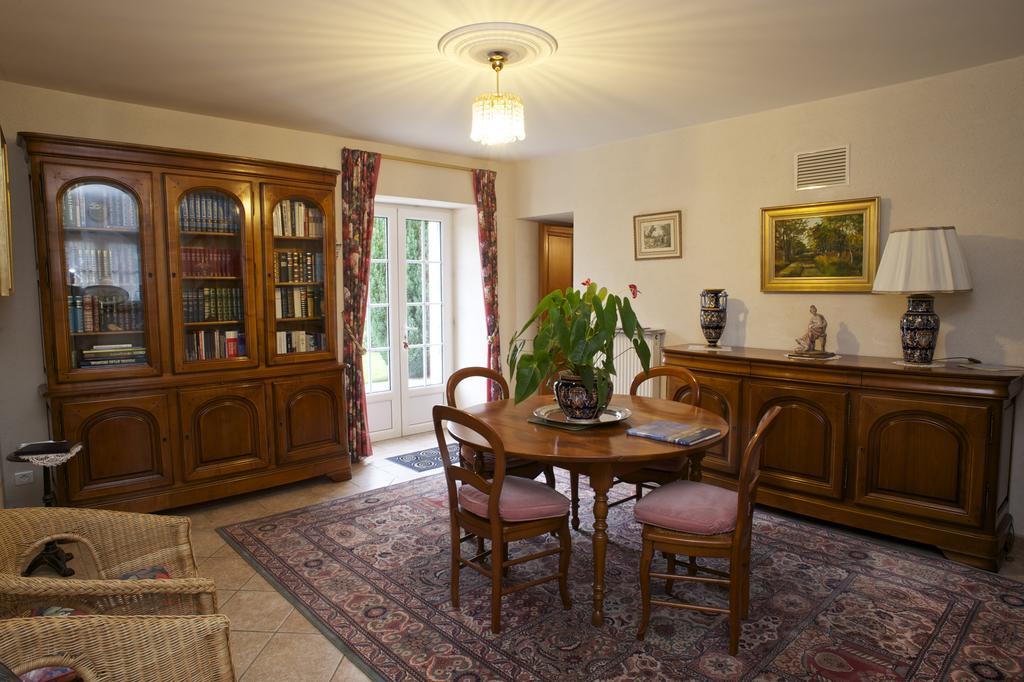 Chambres D'Hotes Les Sageais Baguer-Morvan Ruang foto