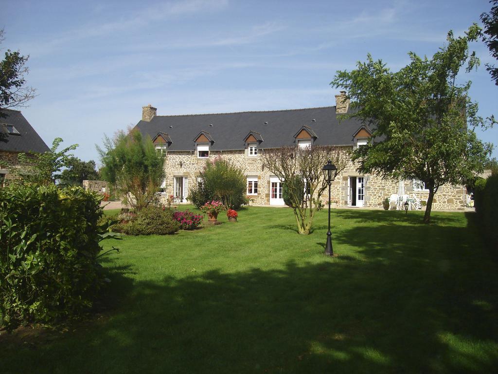 Chambres D'Hotes Les Sageais Baguer-Morvan Ruang foto